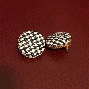 Houndstooth cloth earrings with gold crown lining
